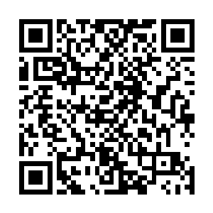 正在与诸女说话的杨开忽然扭头朝铁血大帝所在的方向望去二维码生成