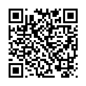 正在向家长解释着他为什么做错了二维码生成