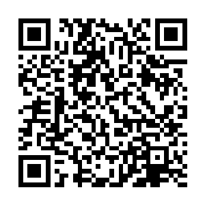 正在比赛的双方是何彤彤原来的高三二班和体育班的比赛二维码生成