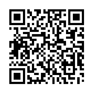 正在用一个小巧的探测仪检查房间的每个角落二维码生成