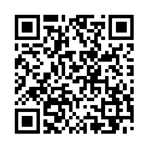 正对十二扇嵌玉石翡翠枝叶图的檀木槅扇二维码生成