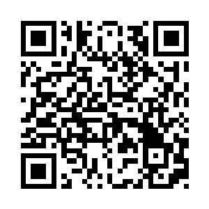 正将石头不断的踢下去的周成贞回过头二维码生成