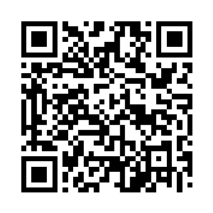 正把玩紫晴长发的君北月终于看了过来二维码生成