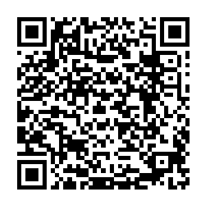 正是双眼透出无限柔情的霍君瑶以雷闪身法瞬移过来替自己挡在身前二维码生成