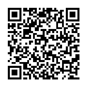 正是这道弧线让足球成功绕过了人员密集的禁区二维码生成