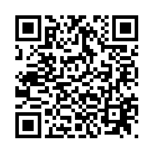 此人整个的身体都被遮在了斗篷之内二维码生成
