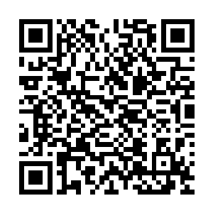 此刻他明显的感觉到了身后不远处有人朝着其他地方躲了一下二维码生成