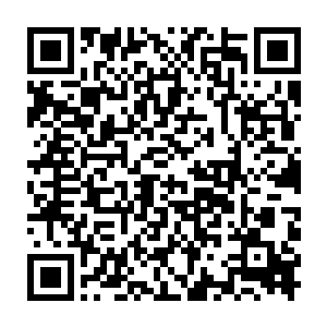 此刻发现自己的手居然如此没有节操的直直的抓在了小妮子的那个地方二维码生成