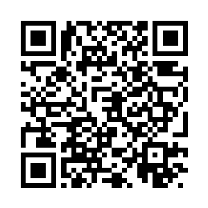 此刻教学楼的楼下聚集了不少的学生二维码生成
