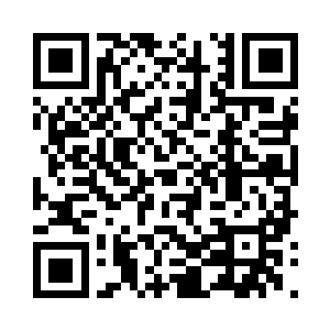 此刻的路易斯二世化妆之后站在娑娜的旁边二维码生成