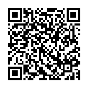 此时在她衣袖上的符神化作的那双眼睛却是一直不停地左转转二维码生成