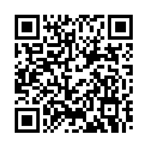 此时微微佝偻起身子显得更加瘦小二维码生成