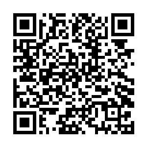 此时火焰帝国都城内的人全都看到了他们上空的陨石二维码生成