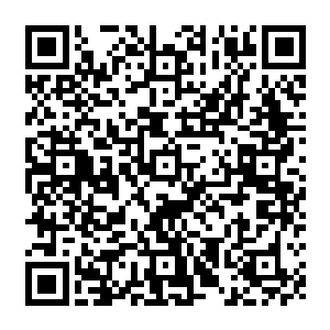 此时的华佗大神完全就被李锐拿上来的那些医疗器械和关于西医方面的书籍吸引住了二维码生成