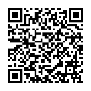 此时这些人的目光都盯在在走廊尽头的那扇门上二维码生成