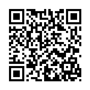 此时霍君白手掌上包裹着小五用精神力化作的二维码生成