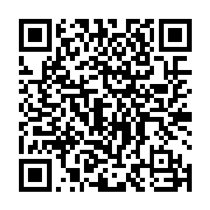 歪一歪嘴角一笑的表情和温暖的眼神配合起来相得益彰二维码生成