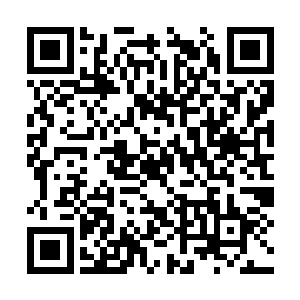 每天晚上在并不明亮的油灯下工作的女人伤了眼睛二维码生成