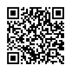 毒窟老人慵懒懒地坐在唯一的一块摇椅上二维码生成