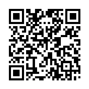 比如用一些非常规的方法把足球扔给荣光二维码生成