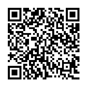 比如第二个身材高大带有鲜明日耳曼后裔特征的人是乌玛・瑟曼二维码生成
