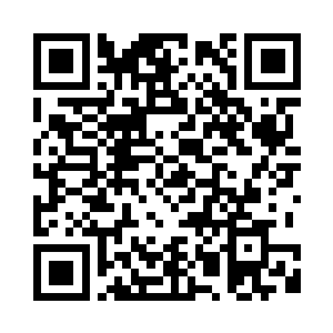 沉闷的声音让他确定了这石壁很厚二维码生成