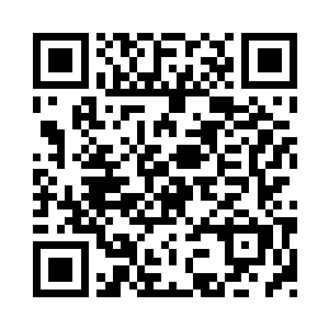 没有一个人――哪怕是服务生――理他二维码生成