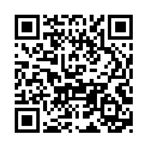 沿河渡口小镇的小河慢慢朝着前面走去二维码生成