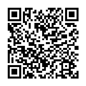 泰勒和李金方都在用手里的步枪朝着最前面的悍马射击二维码生成