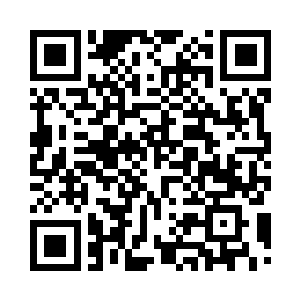 泰坦兄弟把仓库外院子的大门关闭上二维码生成