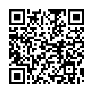 洛克菲勒当代家主身侧站着一名男子二维码生成