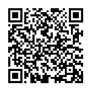 洪大力带着李念薇和张彩两人到了夜来香夜总会的一个角落里二维码生成