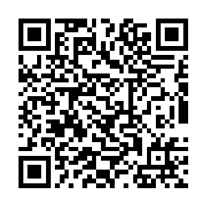 活灵活现地表现出一位盲人在为钢琴调音的整个过程二维码生成