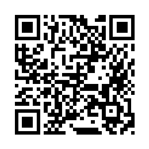 浮游天使的双翼上疯狂的抵挡着能量的侵袭二维码生成