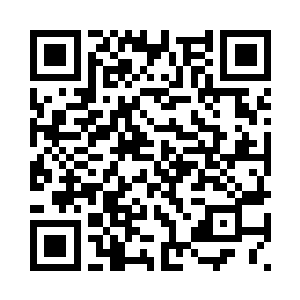 清风子手持拂尘从短嘴的身旁掠过二维码生成