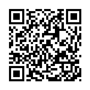 温和的光芒透过层层悬挂的幔帐月银纱落下二维码生成