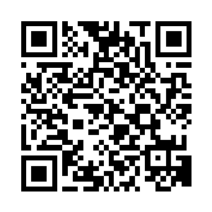 温老带着灵儿沿着叠翠山的山路向山顶爬去二维码生成