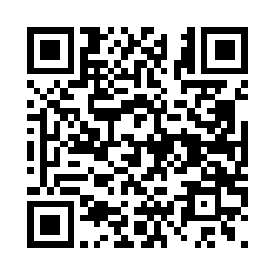 湖里有翠意盎然的飘萍和美丽的花朵二维码生成