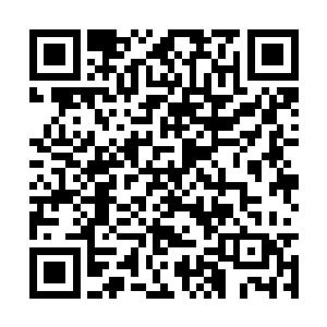 潘伟成他们的目光在穿着警服的李新身上一掠而过二维码生成