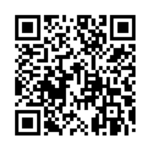 澹台璃正端着点燃着蜡烛的蛋糕进入会所二维码生成