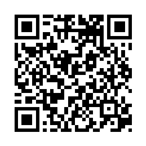 火堆边上几个坐下来的常胜军士卒回头看一眼二维码生成