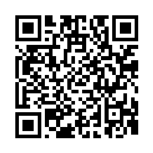 然后一点点很细致地擦着家居上的灰尘二维码生成