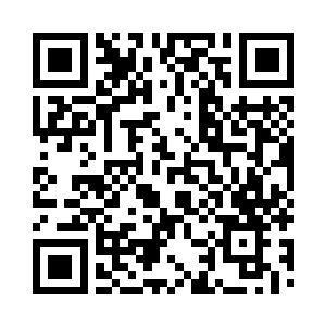 然后一进门就像平常一样贴到了雅文身上二维码生成