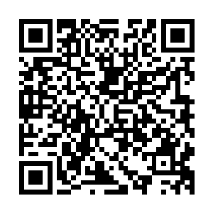然后一道身着白色长袍的中年男人疲惫不堪地自里面走了出来二维码生成