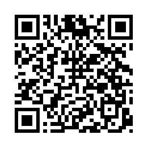 然后亲自帮他们拿了一双三十六码的皮鞋二维码生成