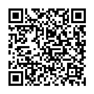 然后从私人空间中掏出了那块看起来像橡胶多过像矿石二维码生成