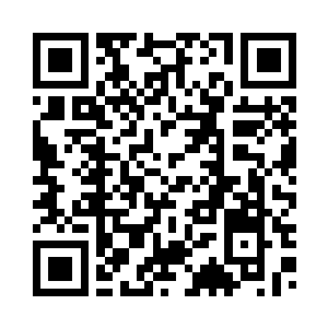 然后他在尸体身上捡起了一把步枪二维码生成