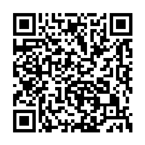 然后他就编织了一张非常实用而且高效的关系网二维码生成