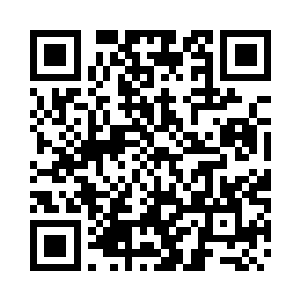 然后他开始带着足球在林荫道上跑圈二维码生成