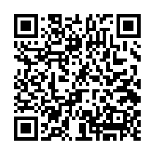 然后几个婶子又跟几个还没有结伴侣的女孩说赶紧找二维码生成